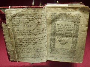 kniha patřící Kateřině Parrové s originálním podpisem
